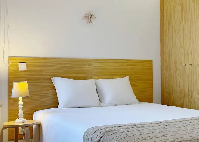 2br River Historic Village *