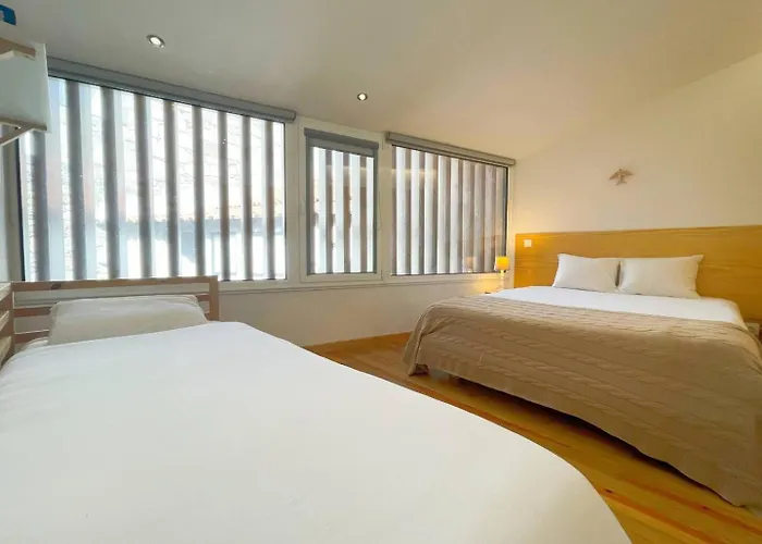 2br River Historic Village *