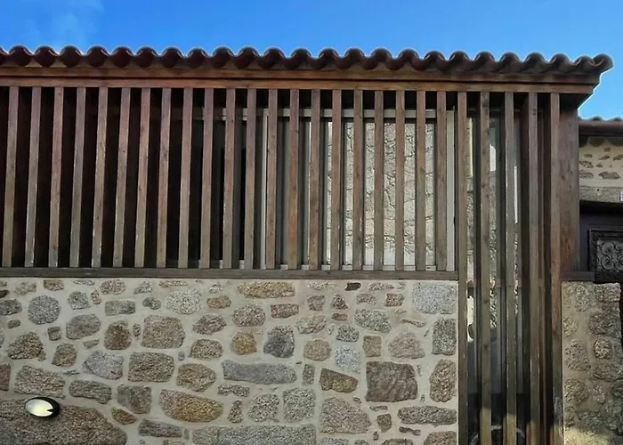 2br River Historic Village *